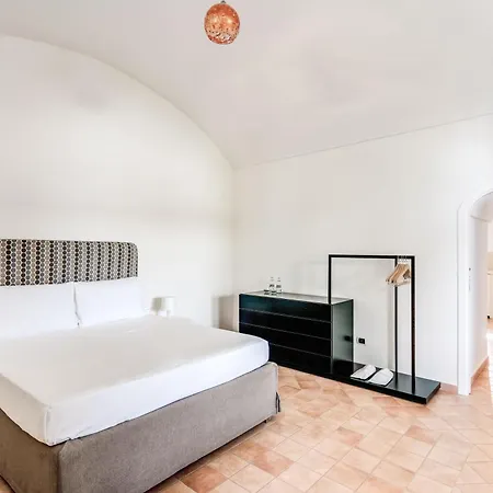 Giulia Boutique Views Pool And Guest Services *